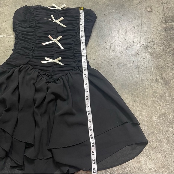 WINDSOR Y2K Elegant Black Strapless Dress with Bow Accents - Picture 4 of 6
